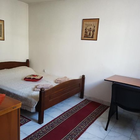 A Modest Place Beograd Bagian luar foto