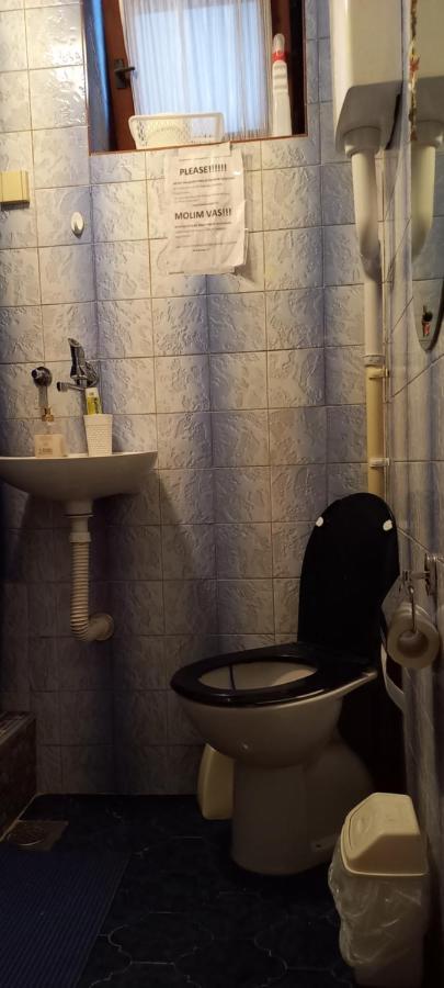 A Modest Place Beograd Bagian luar foto